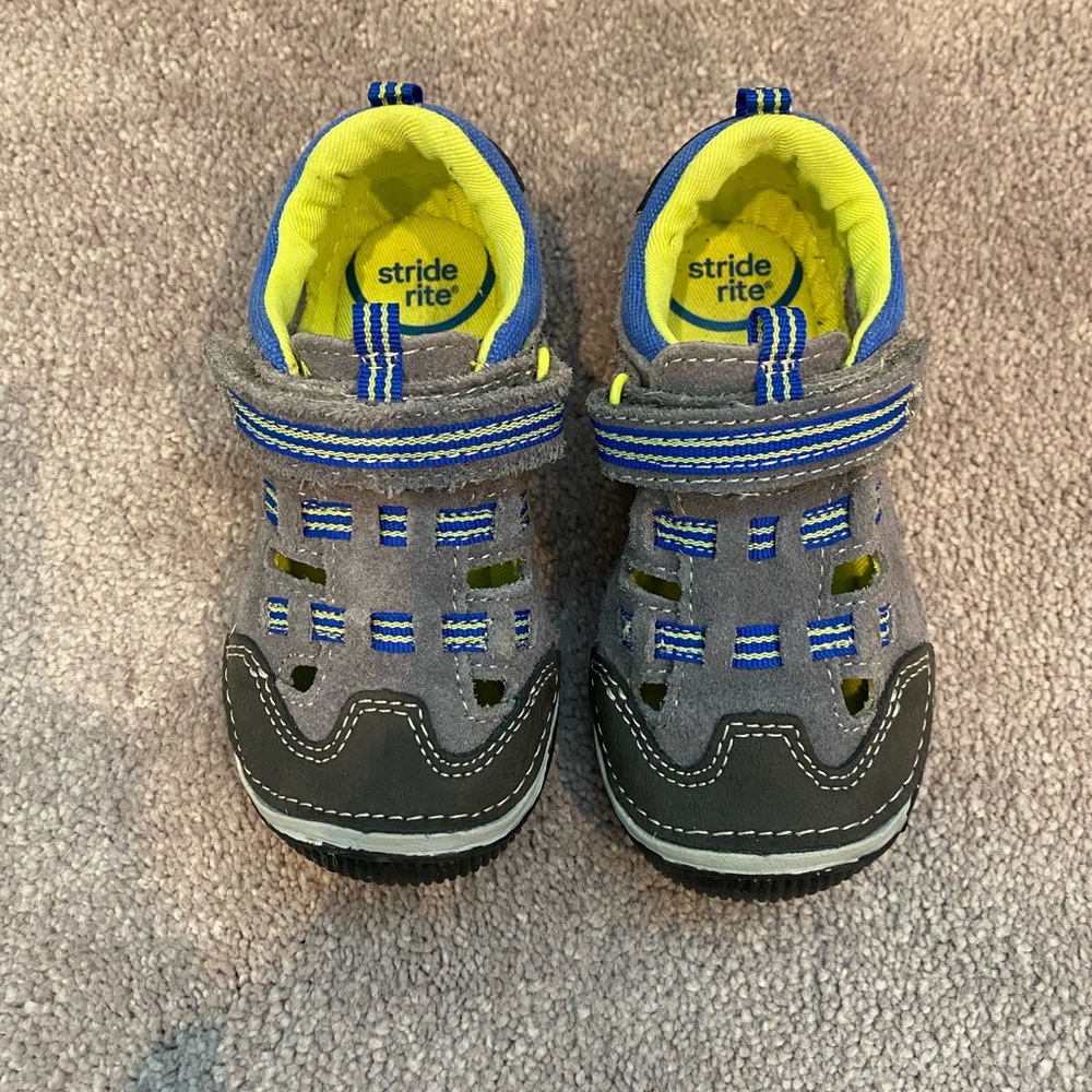 Stride Rite closed toe sandal, 7T